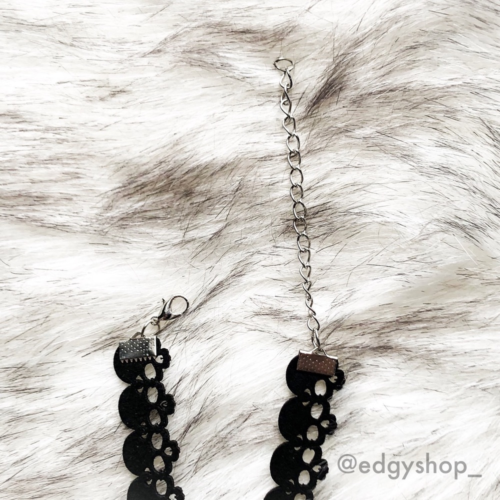 Faux Suede Skull Chain Choker - Picture 4 of 4